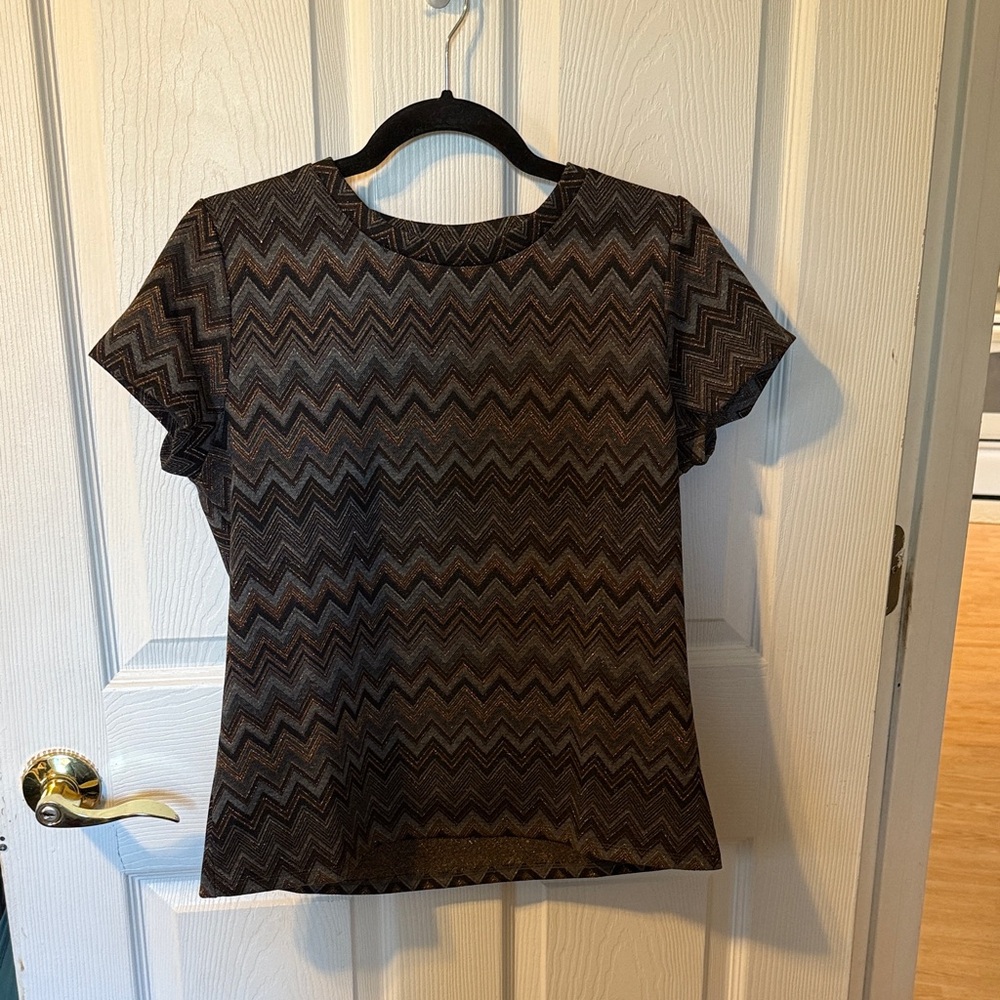 Bobeau Brown Chevron Short Sleeve Top